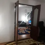 Tobyta Nu Primesc Santieristi Si Petrecareti * Bucarest
