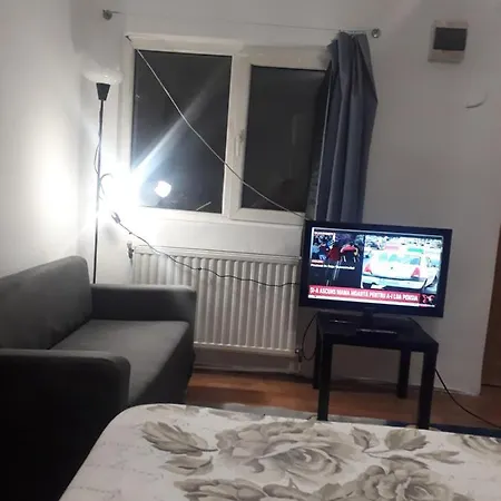 Tobyta Nu Primesc Santieristi Si Petrecareti *