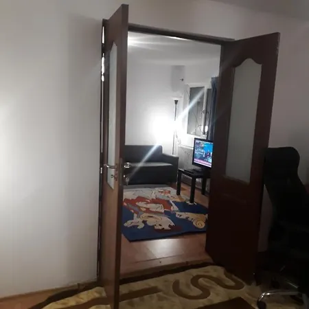 Tobyta Nu Primesc Santieristi Si Petrecareti * Bukurešť